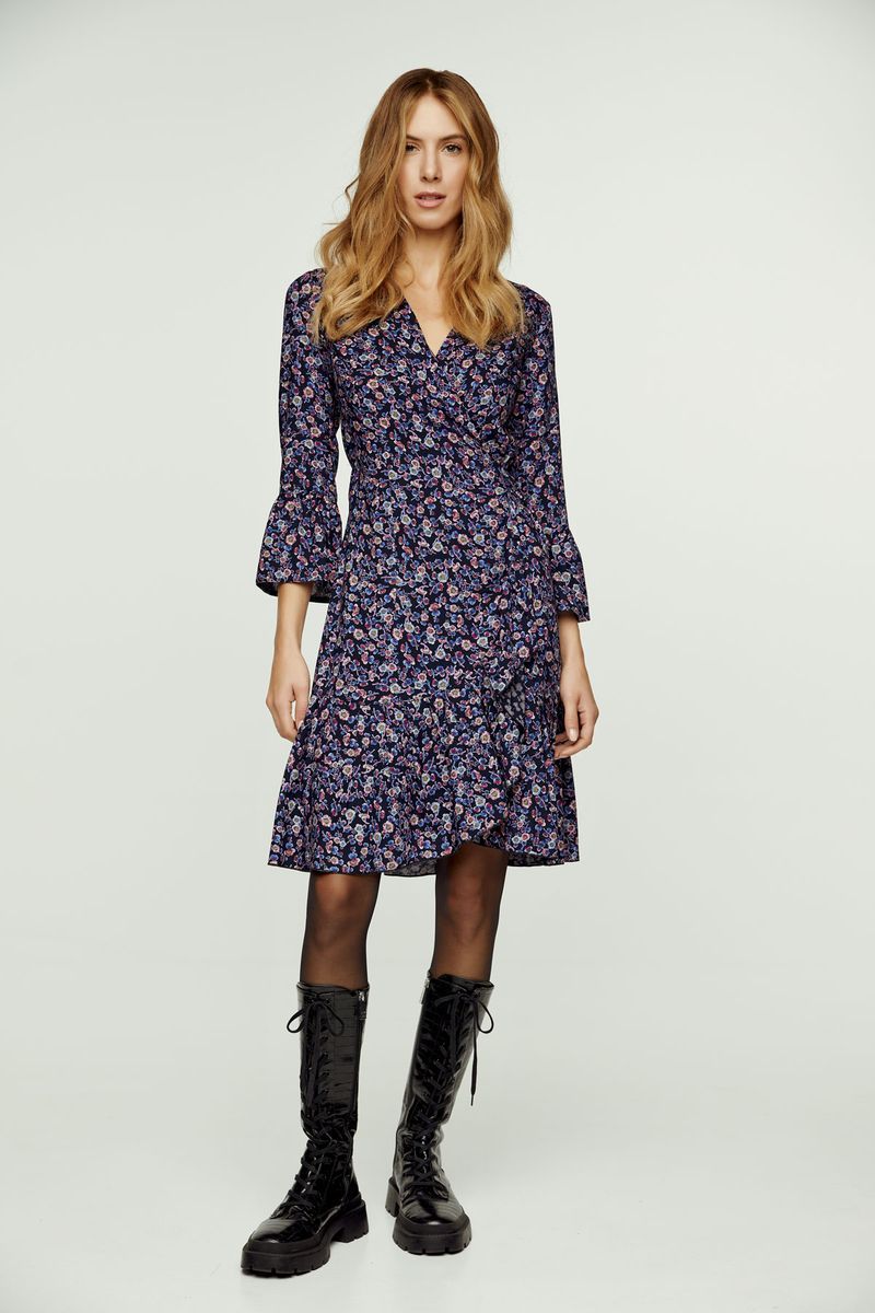 Geblümtes Wickelkleid mit Glockenärmeln