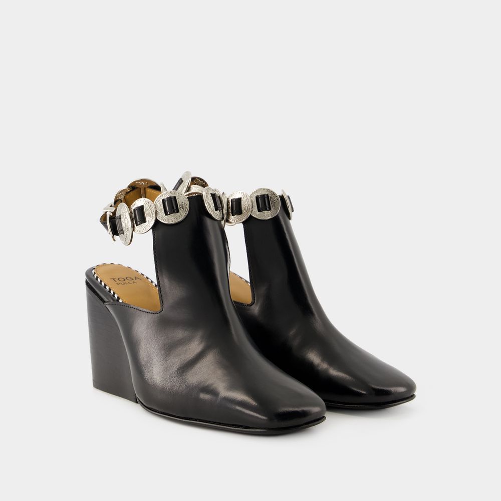 Leder-Mule-Stiefeletten mit Western-Schnallen
