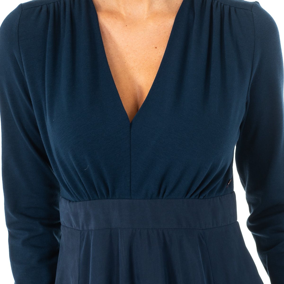 Elegantes langärmeliges Maxikleid mit V-Ausschnitt