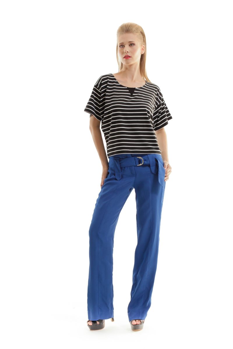 Gerade geschnittene Hose mit Stoffgürtel