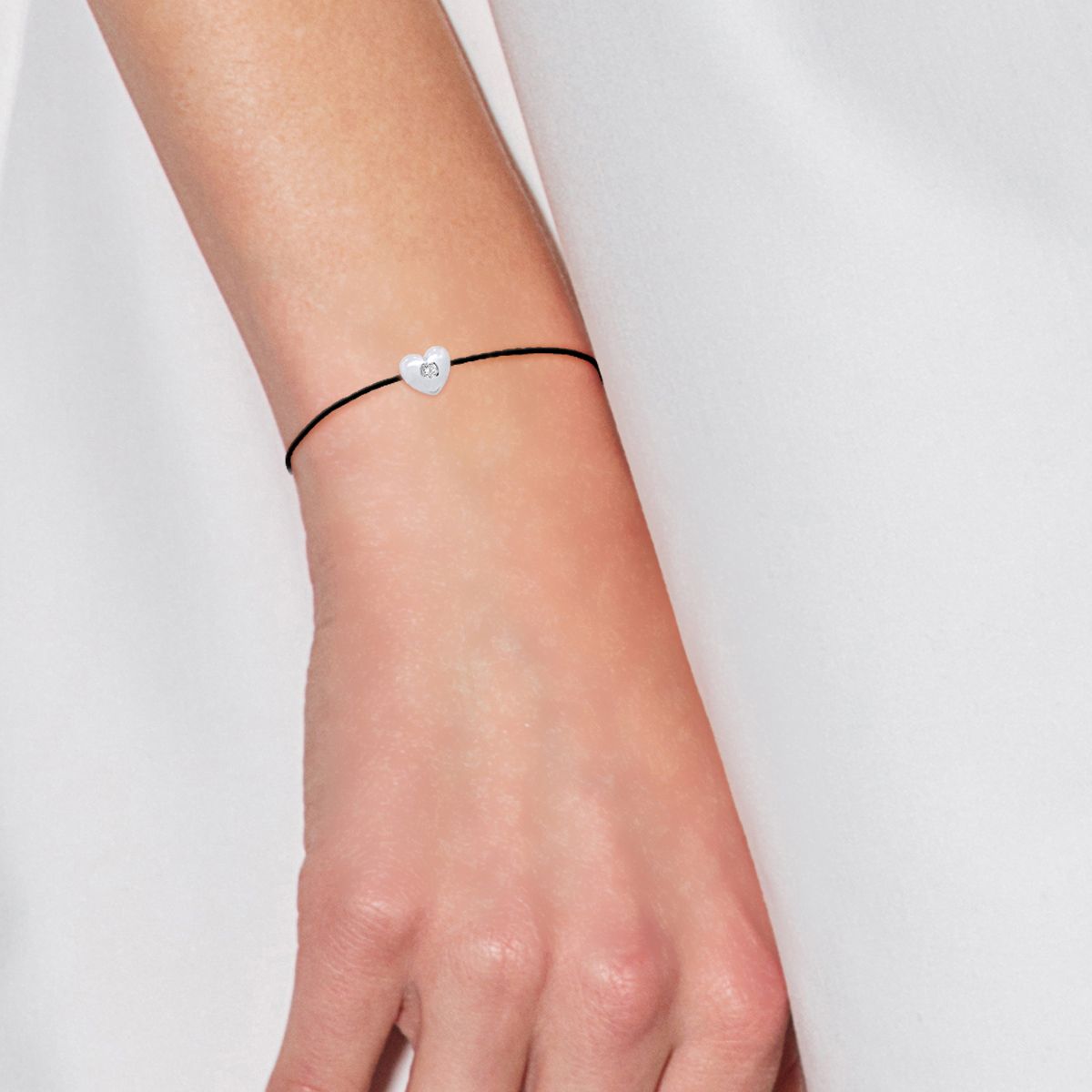 Kordelarmband mit Herz und Diamant