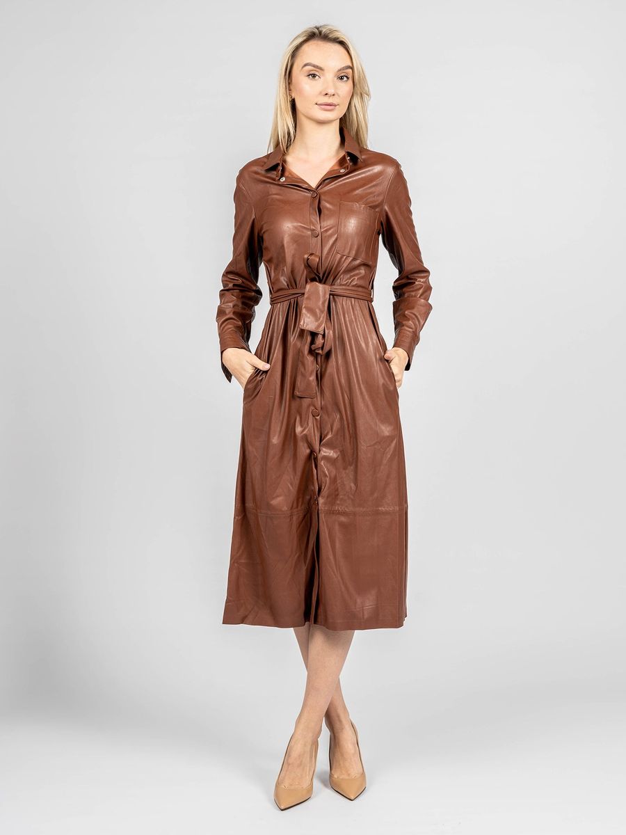 Tailliertes Midikleid aus Kunstleder