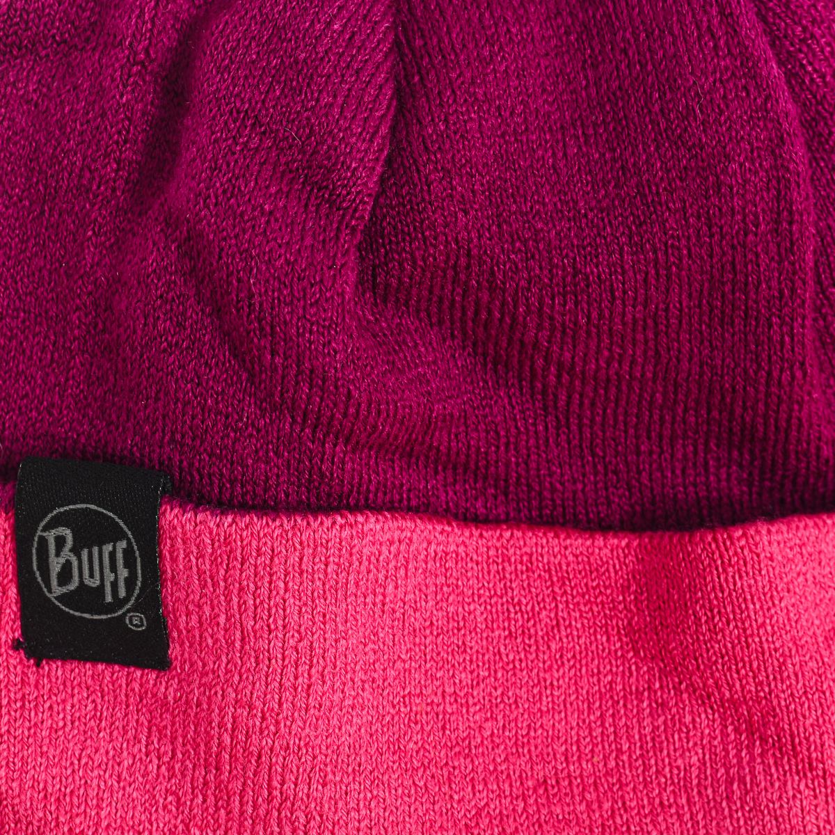 Feingestrickte Beanie mit Rollsaum