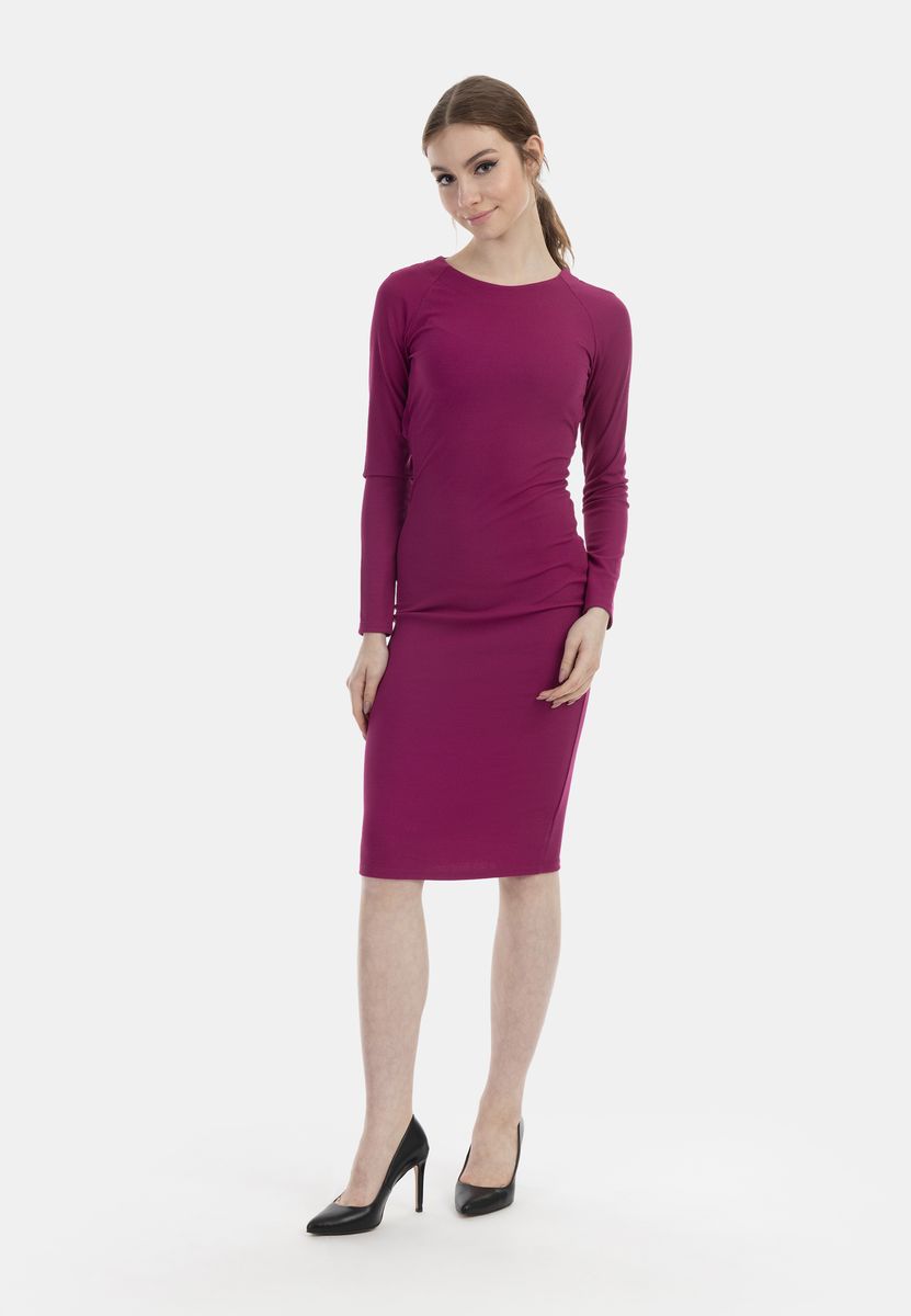Eng anliegendes langärmliges Ripp-Midikleid