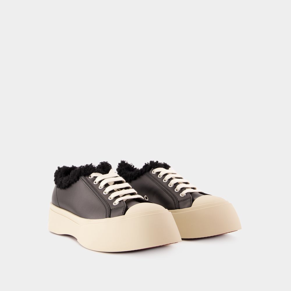 Chunky Plateau-Sneaker mit Lammfell