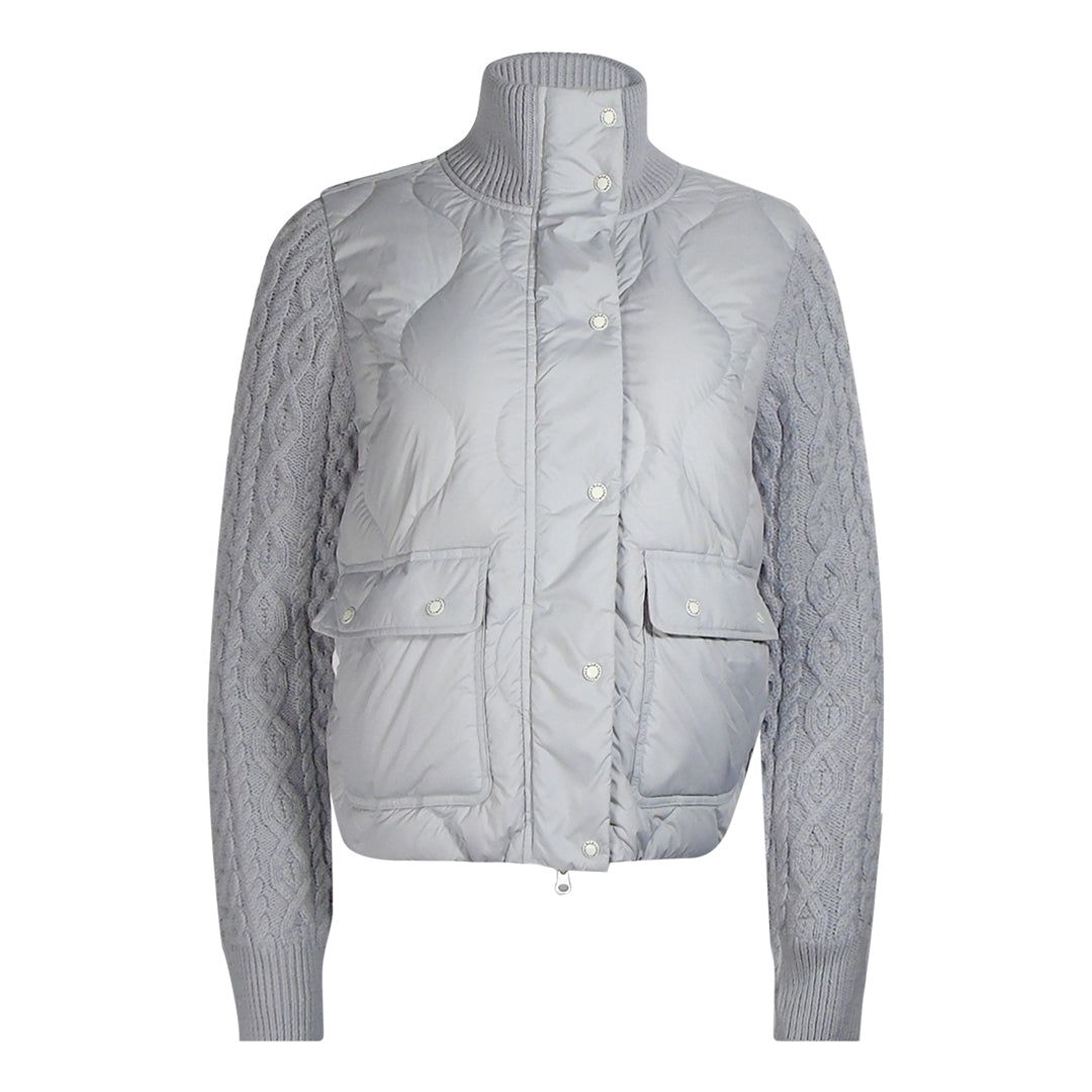 Hybrid-Steppjacke mit Zopfstrick-Ärmeln