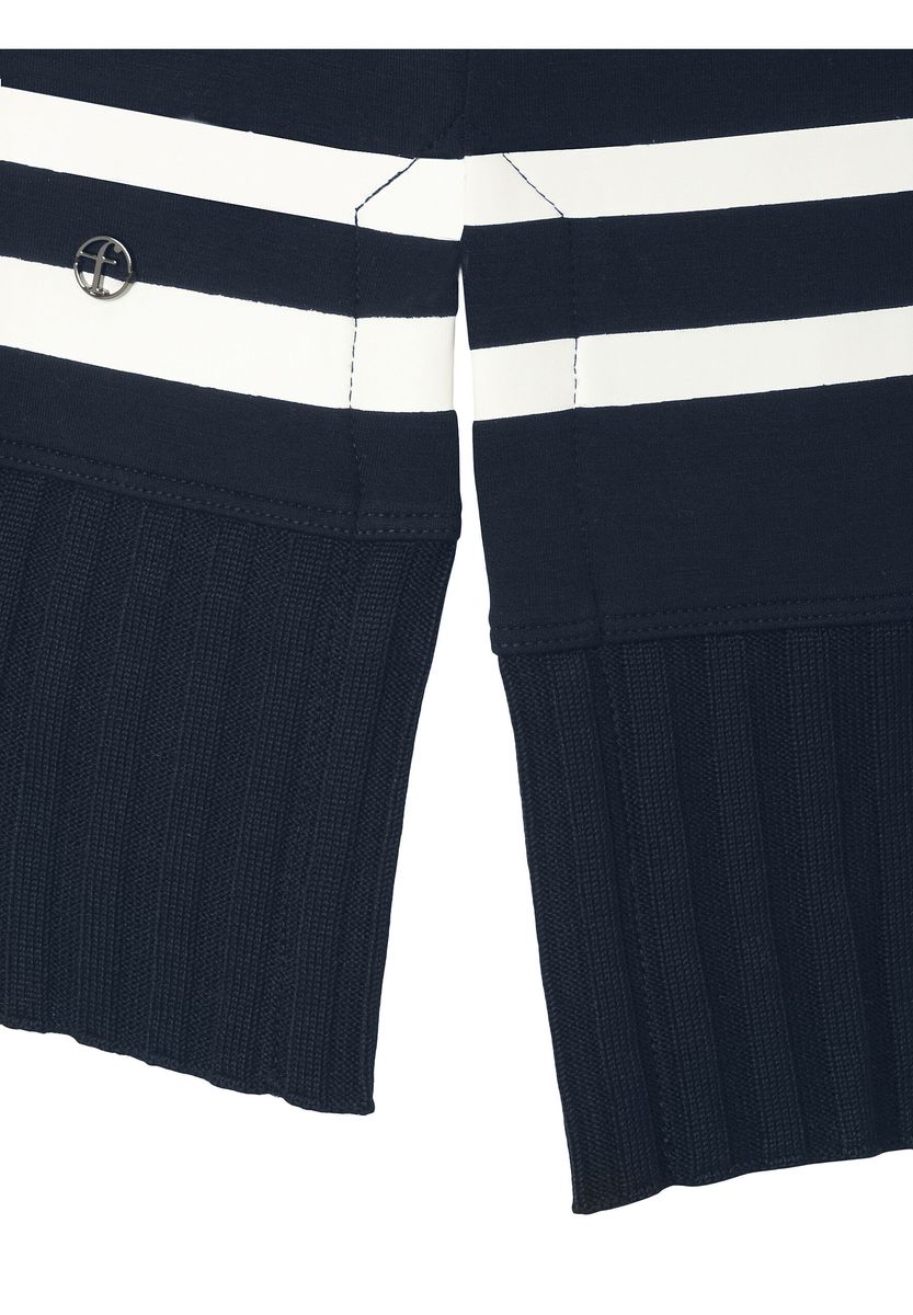 Gestreifter Kapuzenpullover mit Stehkragen