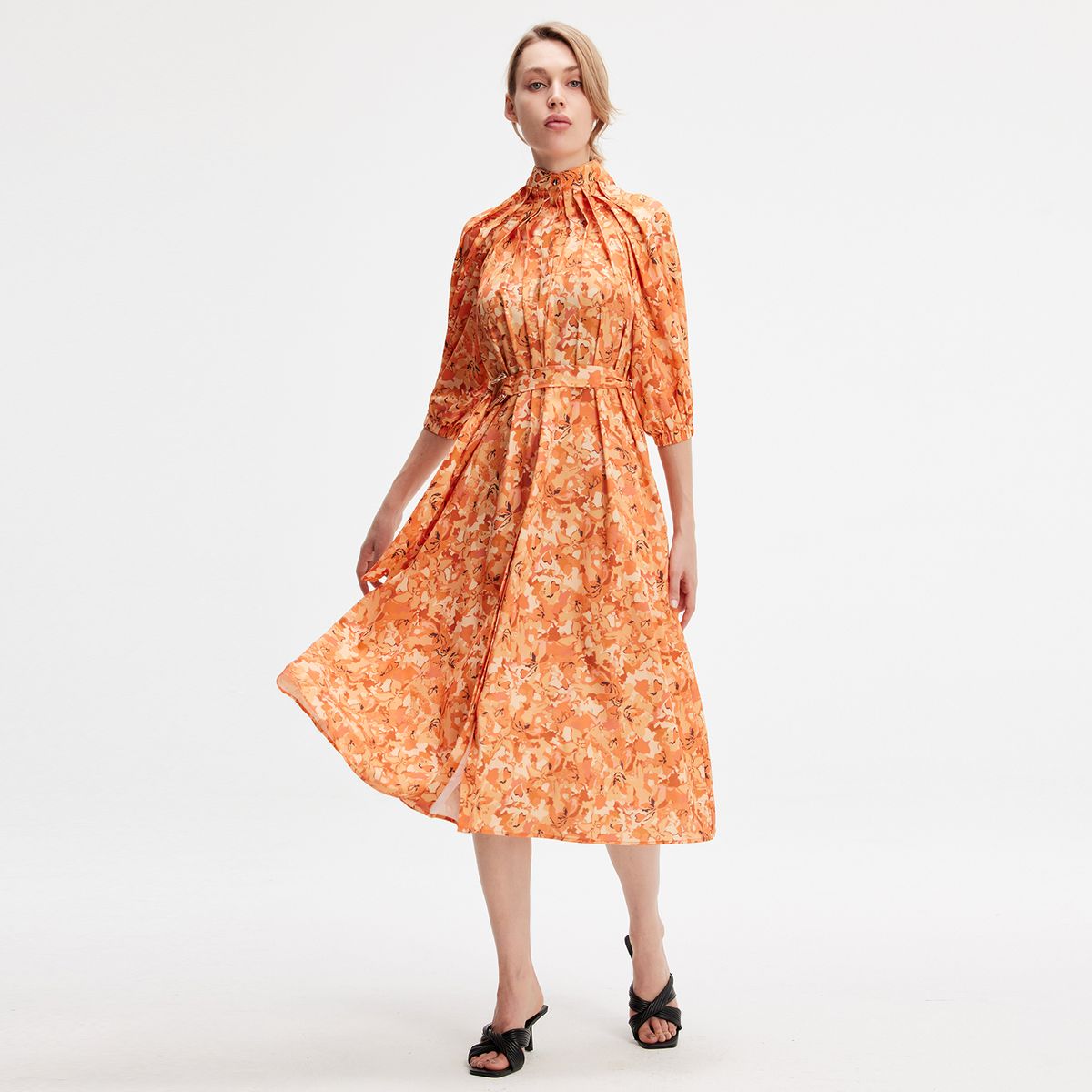 Plissiertes Midikleid mit Stehkragen