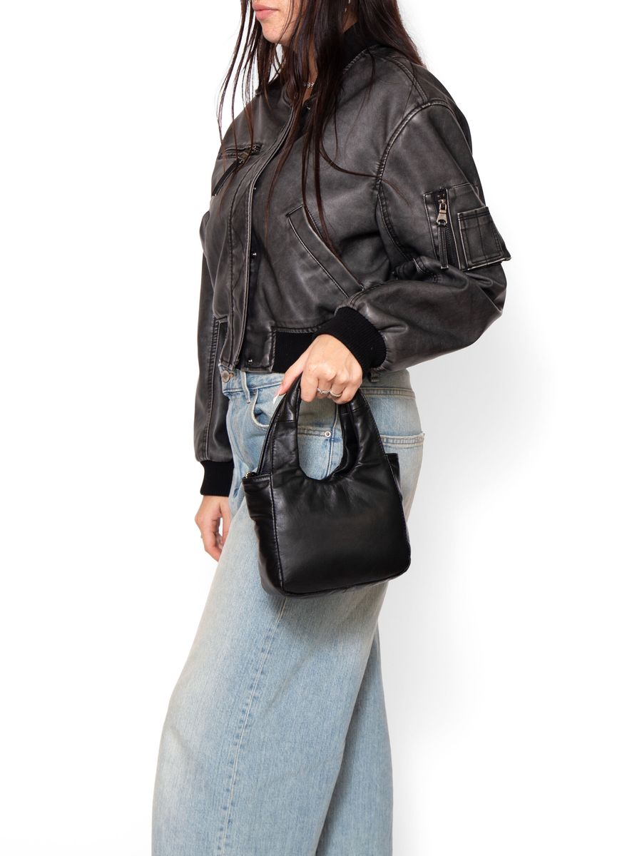 Strukturierte Handtasche aus genarbtem Leder