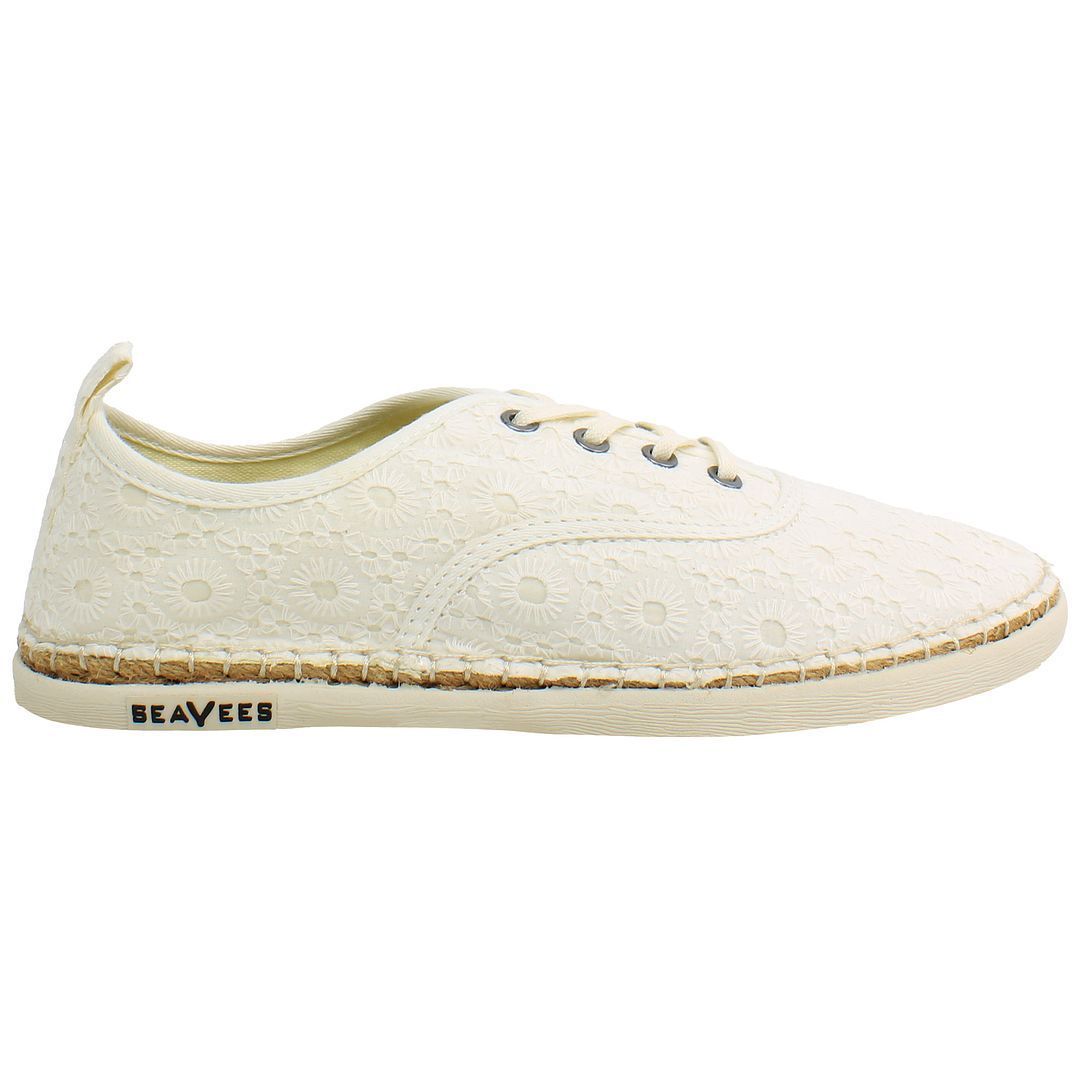Espadrille-Sneaker mit floraler Lochstickerei