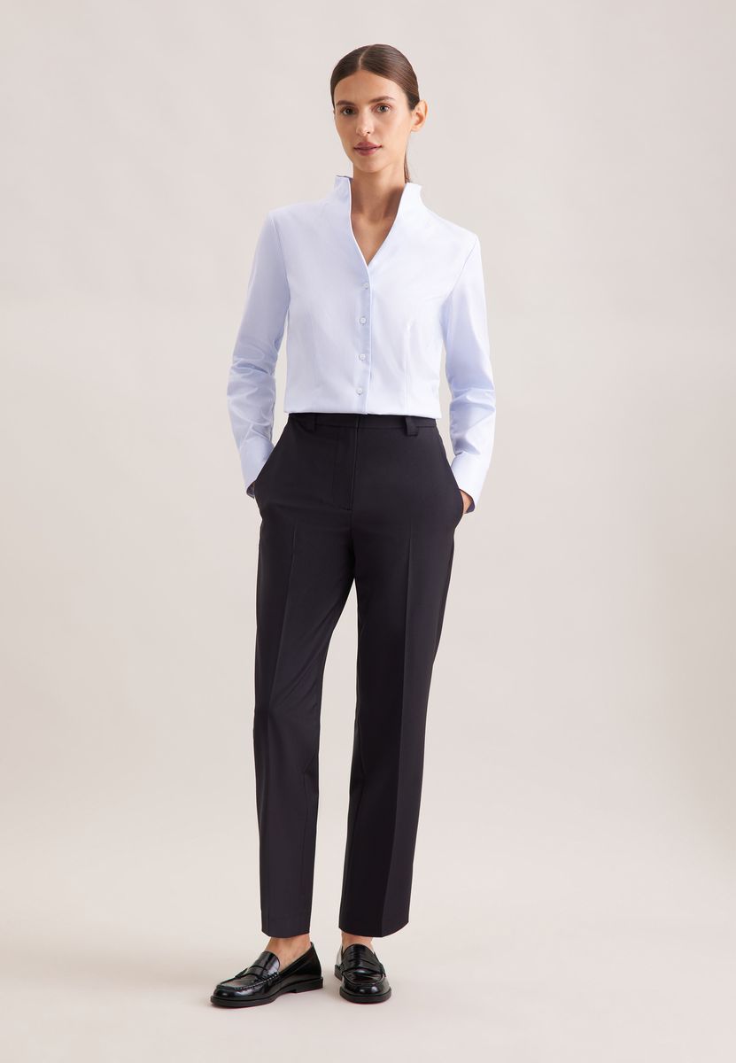 Slim-Fit Kelchkragen-Bluse