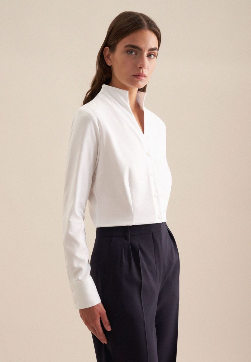 Slim-Fit Kelchkragen-Bluse