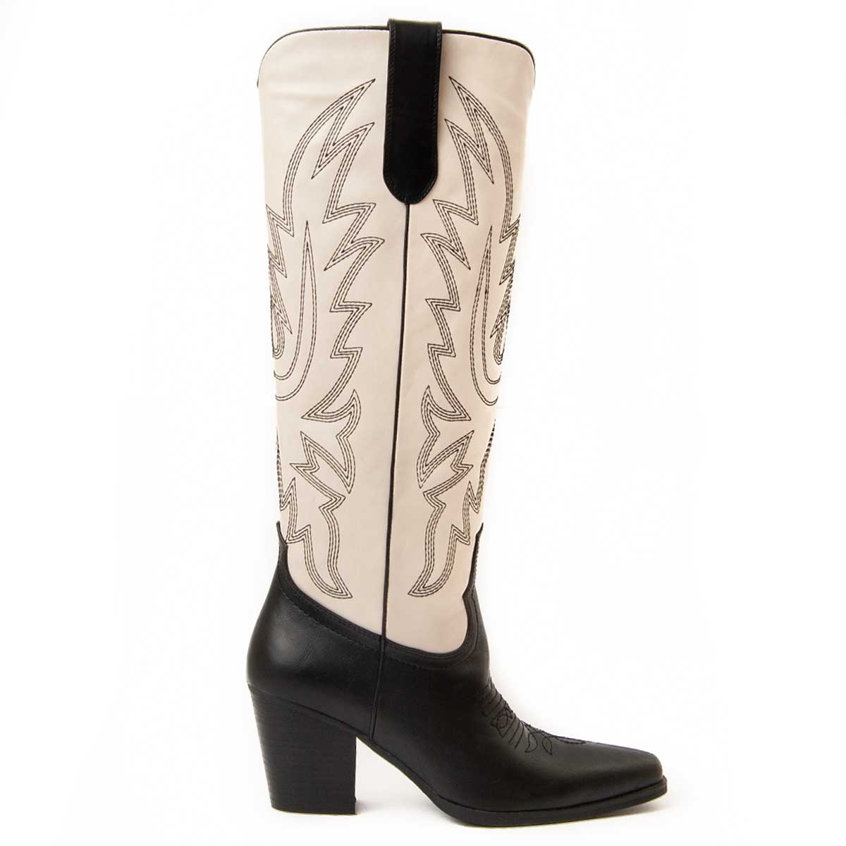 Western-Stiefel mit dekorativen Stickereien