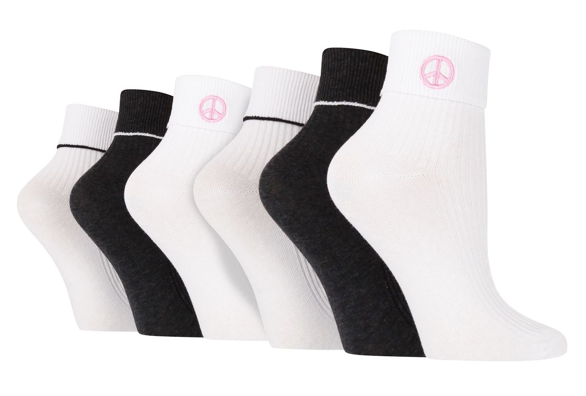 Bestickte Socken mit Umschlagbündchen