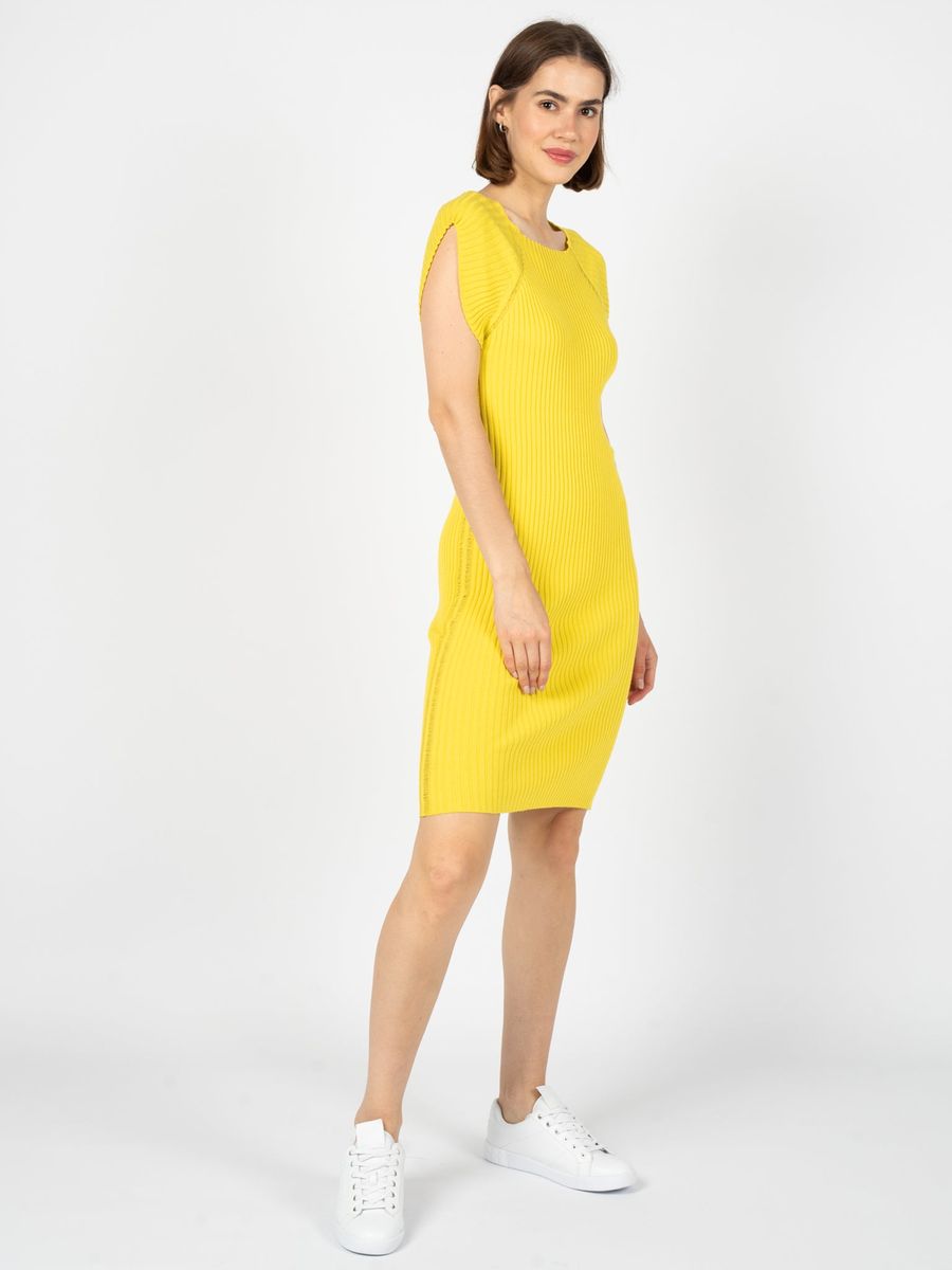 Schmales Midi-Kleid aus Rippstrick