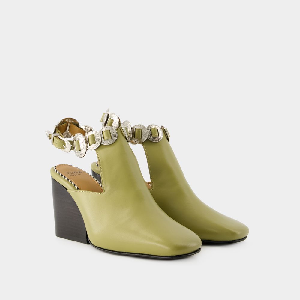 Slingback-Mules mit Western-Schnallen