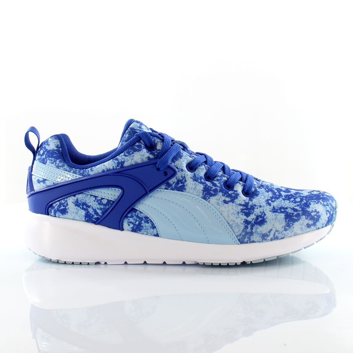 Sportliche Sneaker mit Textilmuster