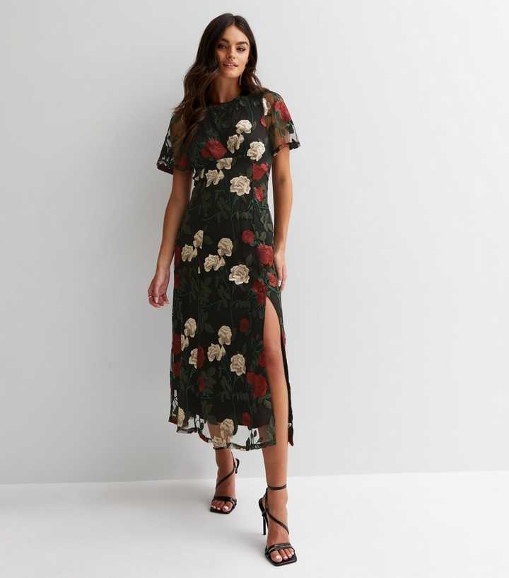 Besticktes Midikleid mit Engelsärmeln