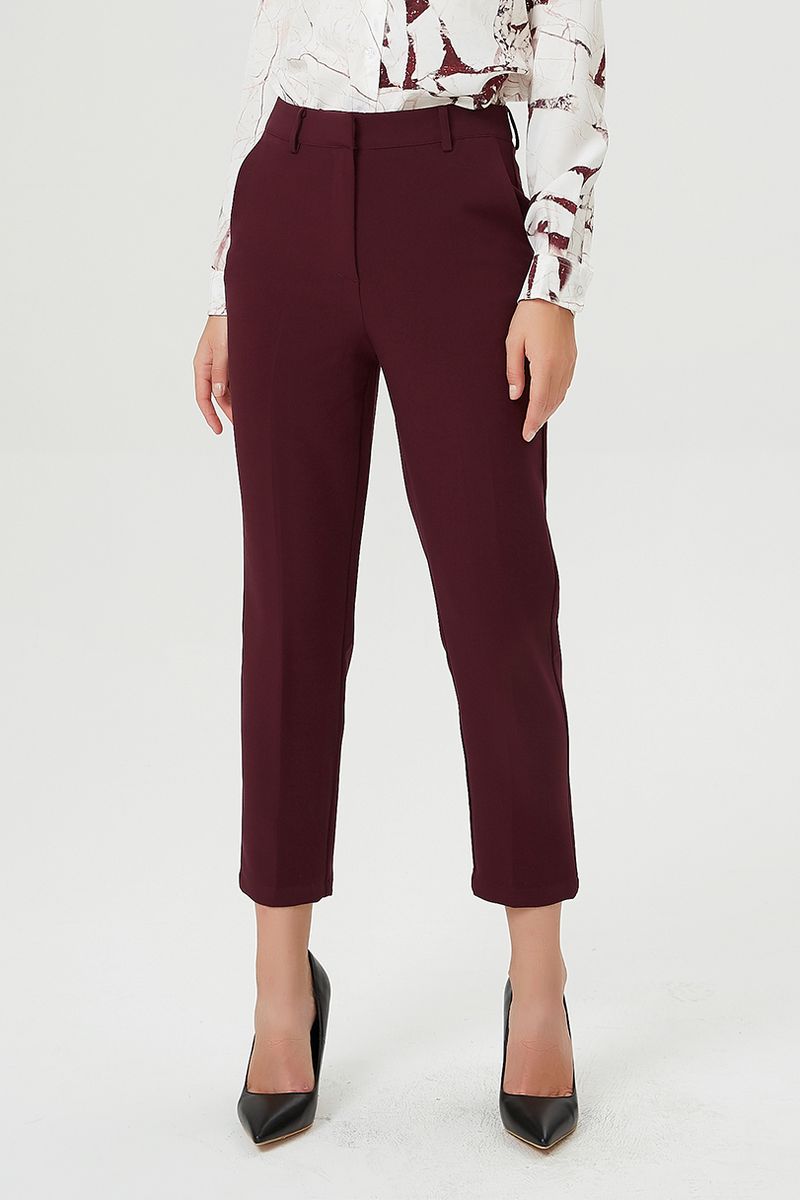 Elegante schmal zulaufende Caprihose