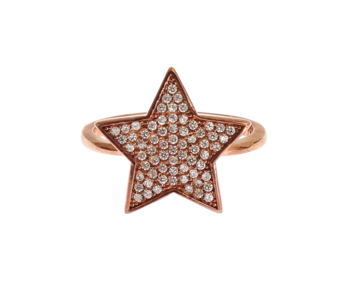 Funkelnder Ring mit Stern-Motiv