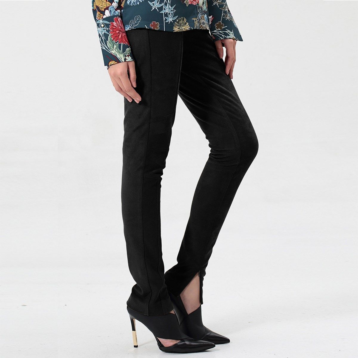 Schmale strukturierte Stretch-Wildlederhose