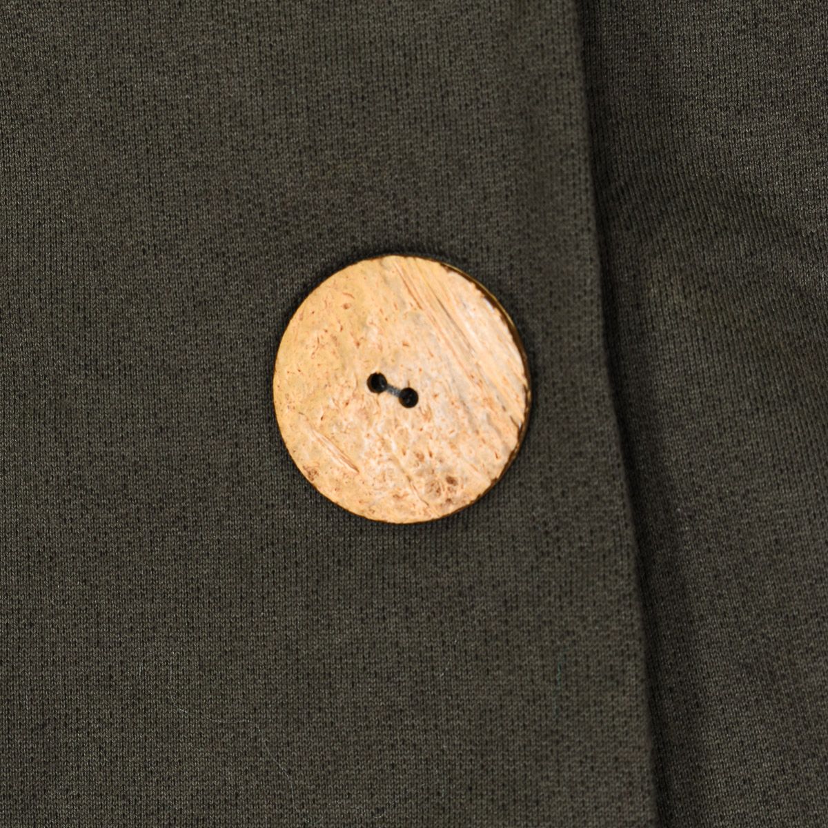 Strick-Halswärmer mit Knöpfen