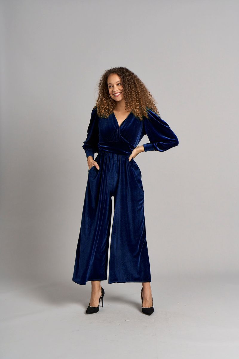 Eleganter Samt-Jumpsuit mit weitem Bein