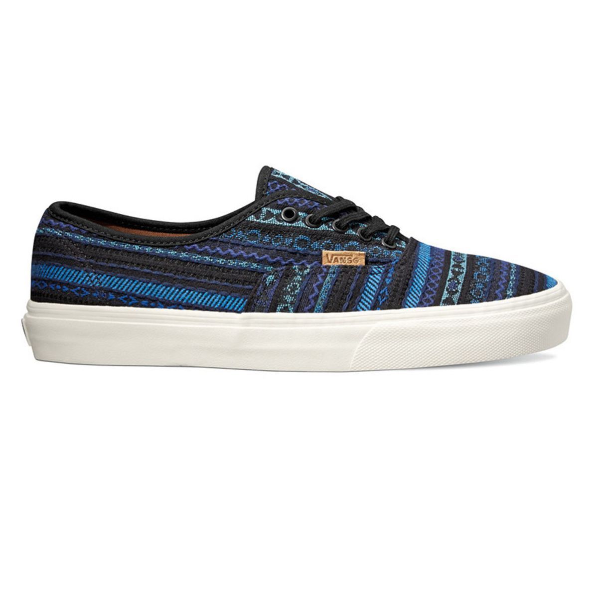 Stoffschuhe mit Ethno-Muster