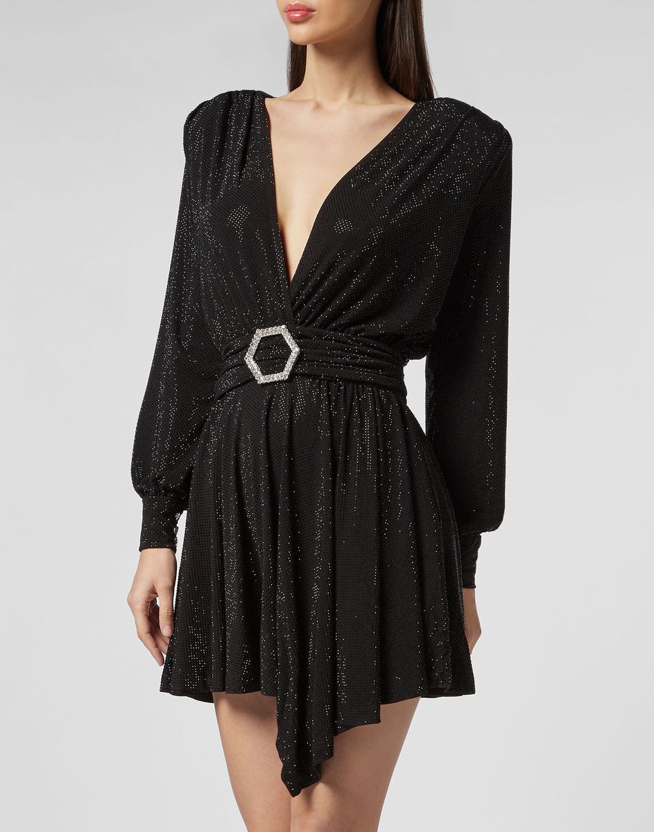 Verziertes Minikleid mit V-Ausschnitt