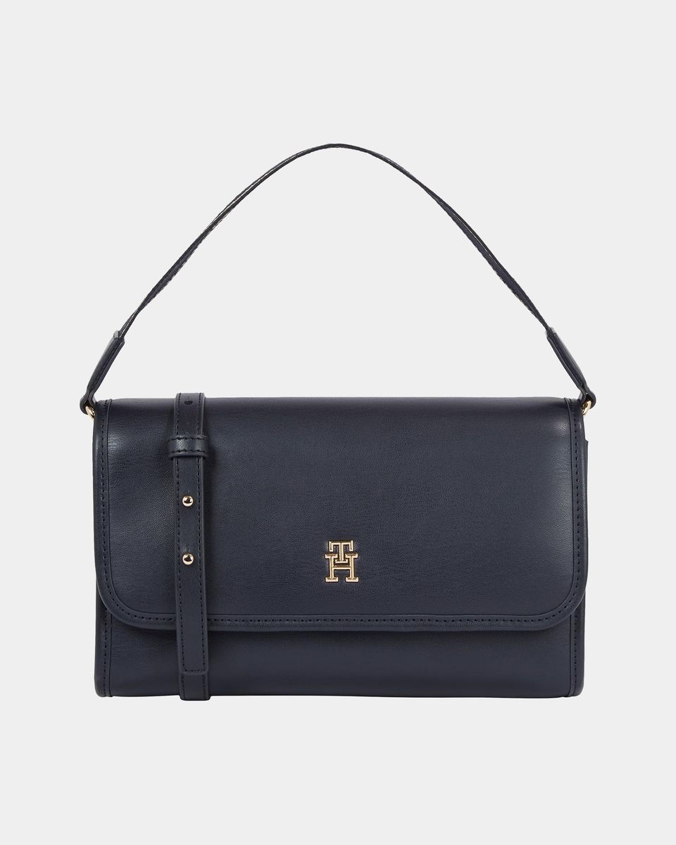 Schultertasche mit Monogramm-Plakette