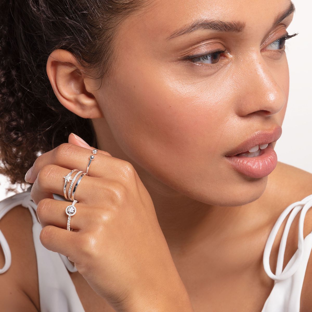 Doppelreihiger Ring mit Zirkonia-Steinen