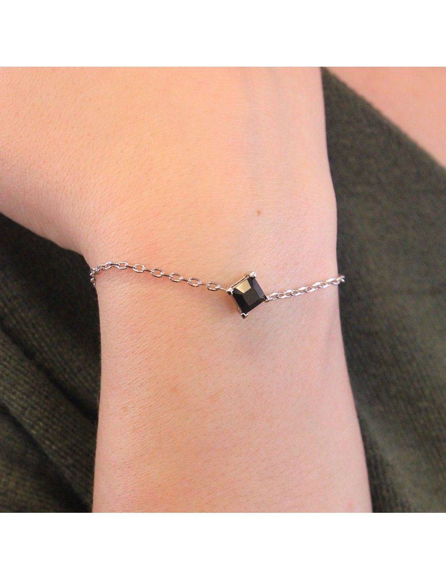 Elegantes Kettenarmband mit quadratischem Kristall