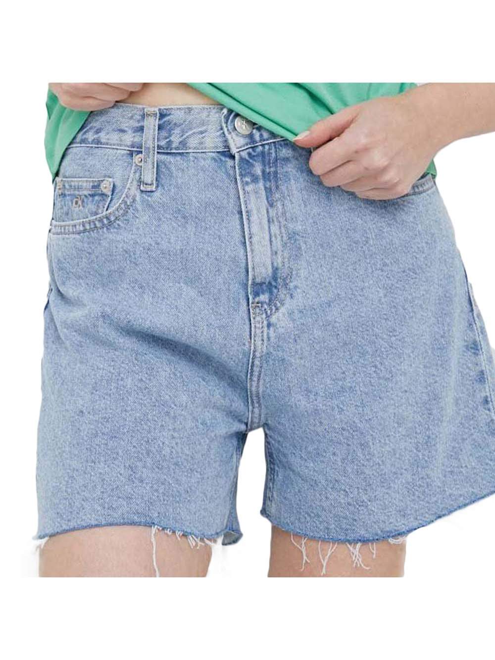 High-Waist Jeansshorts mit Fransen