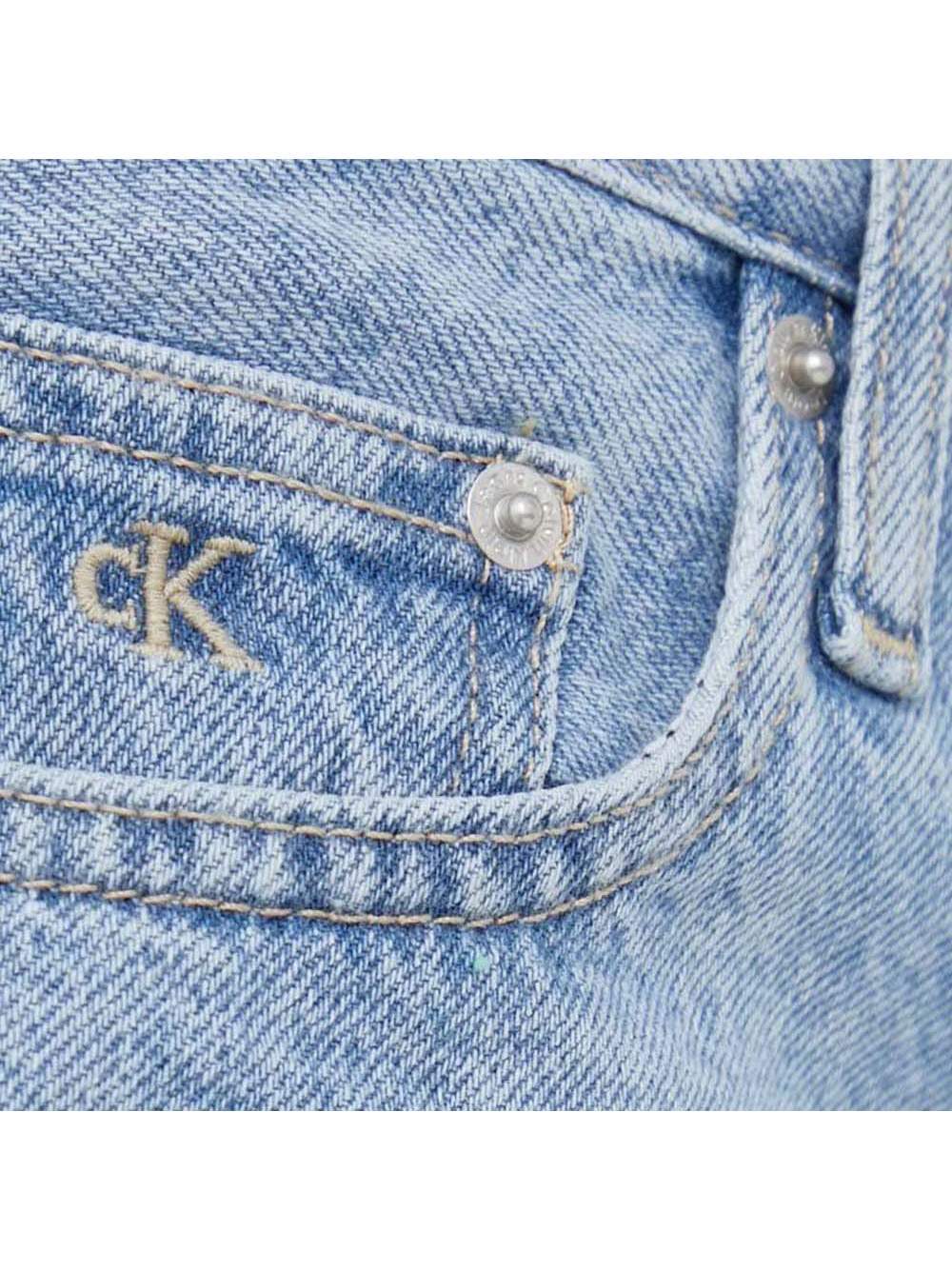 High-Waist Jeansshorts mit Fransen