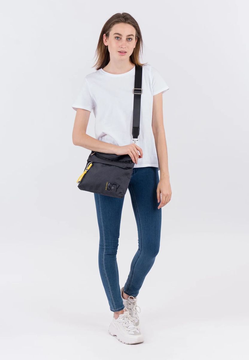 Sportliche Nylon-Umhängetasche mit Anhänger