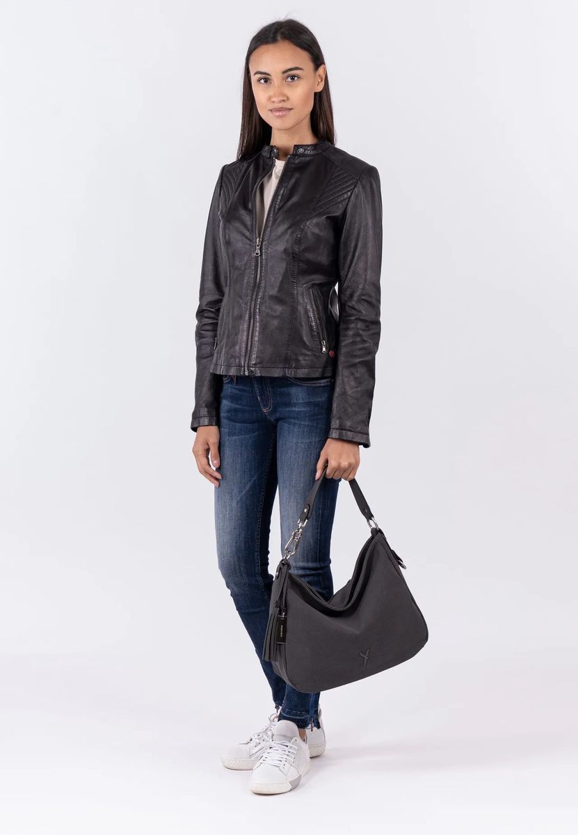 Perforierte Hobo-Tasche aus Kunstleder