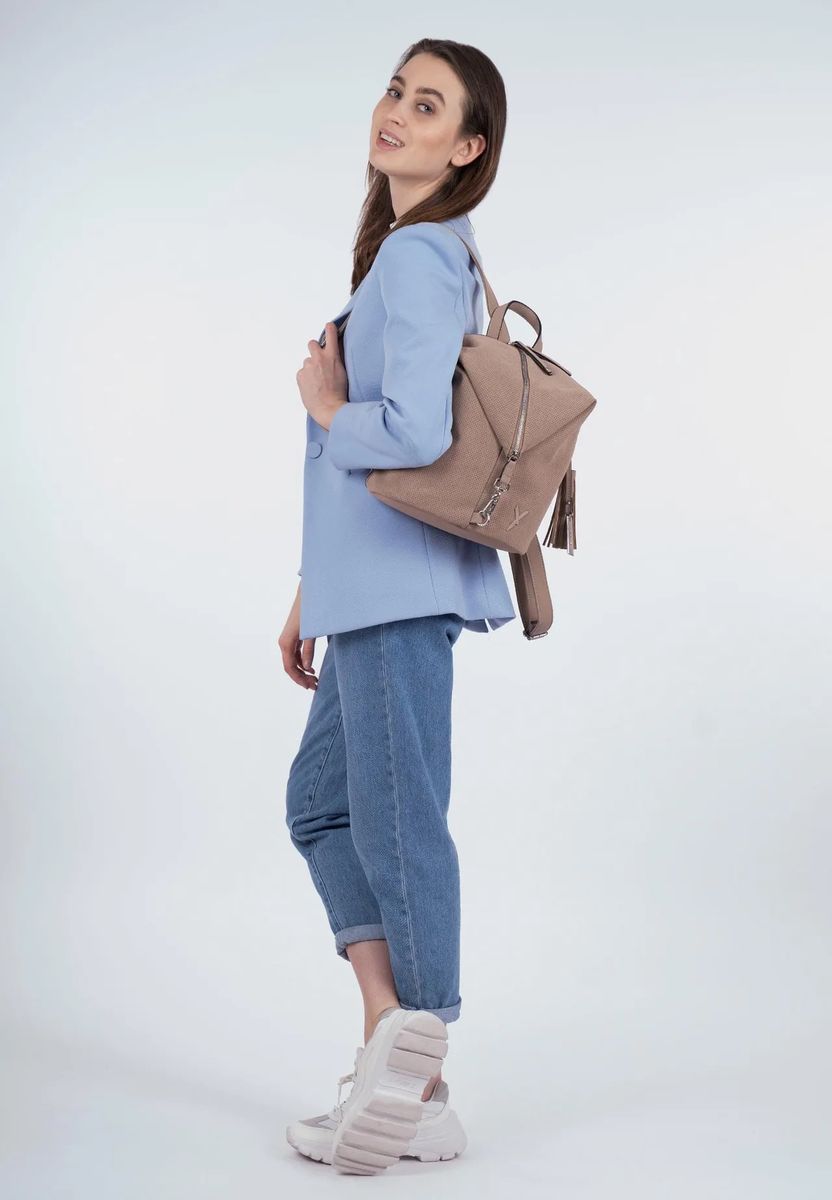 Perforierter Rucksack aus veganem Leder