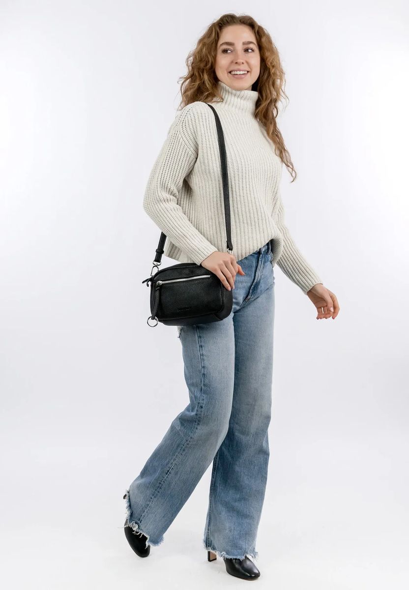 Crossbody-Tasche aus genarbtem Kunstleder