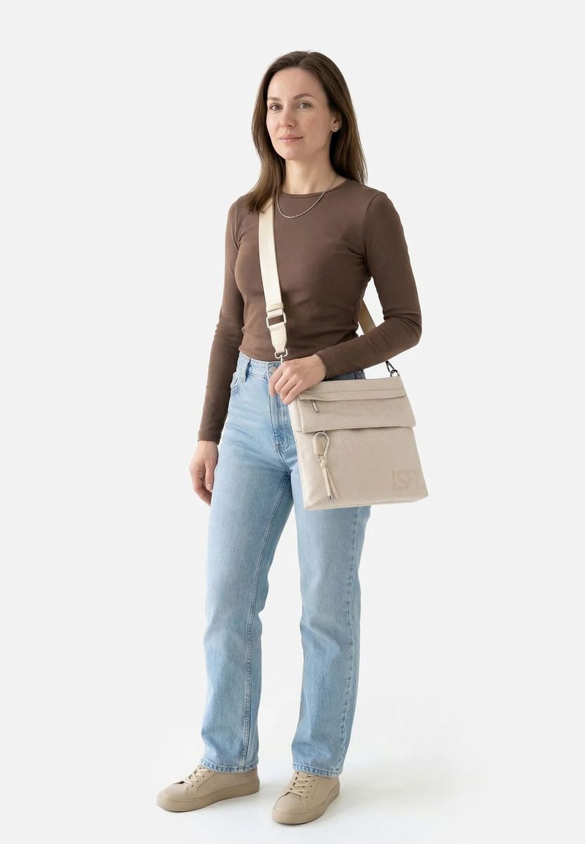 Sportliche Nylon-Umhängetasche mit Anhänger