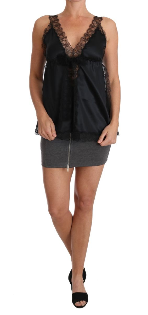 Elegantes Seidentop mit Spitzenbesatz