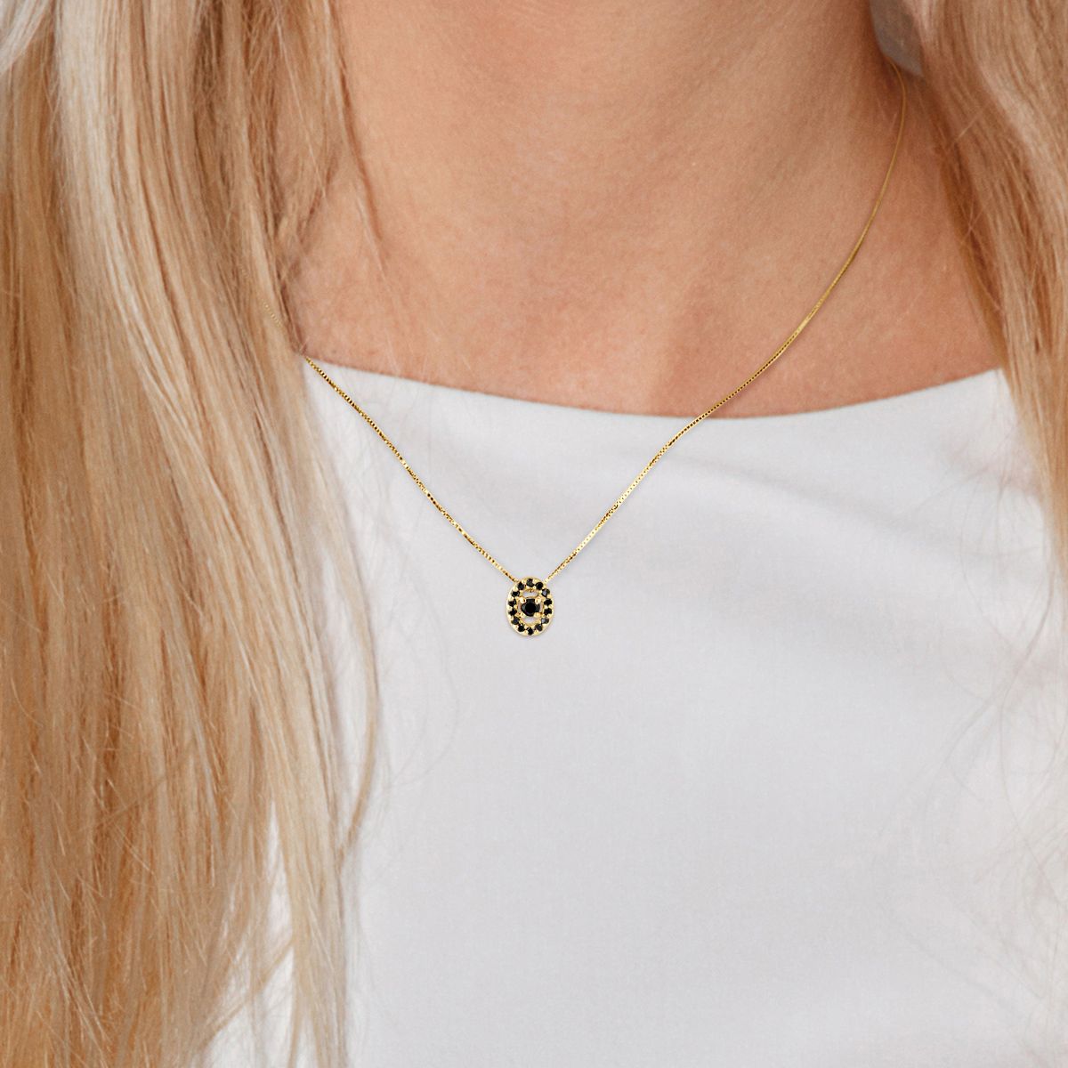 Elegante Halskette mit schwarzen Diamanten