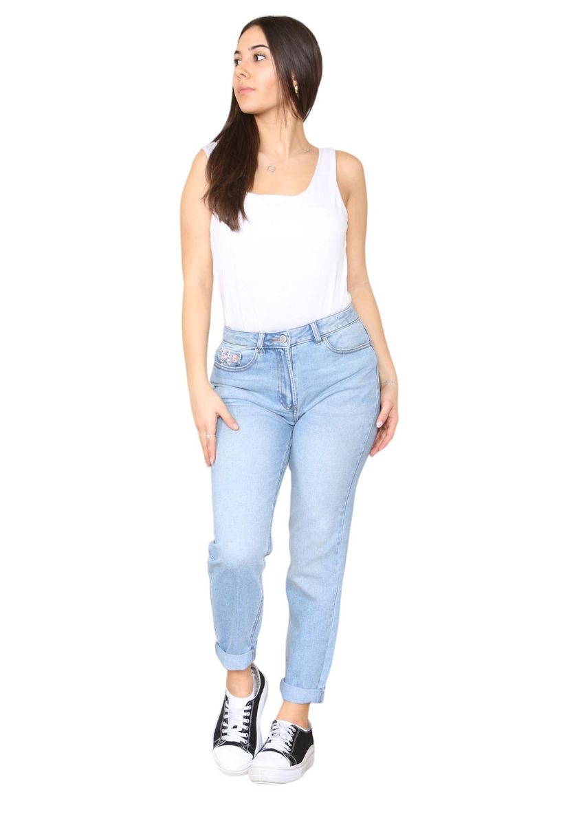 Mom-Jeans mit hoher Taille und Stickerei