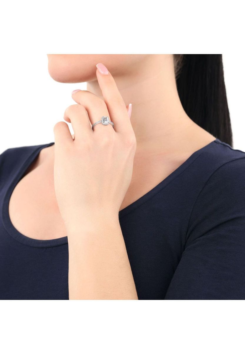 Ring mit Zirkonia im Smaragdschliff