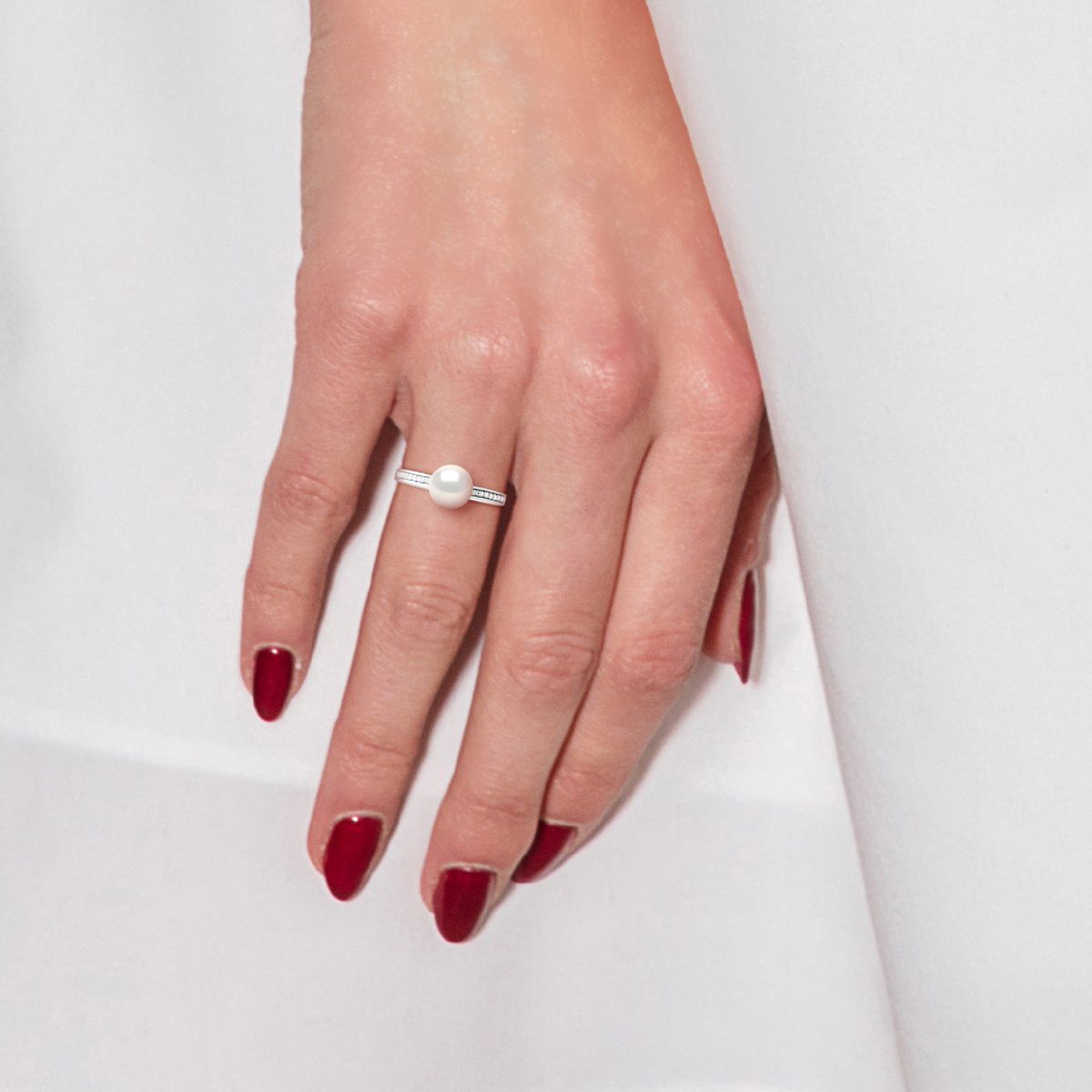 Eleganter Silberring mit Süßwasserperle