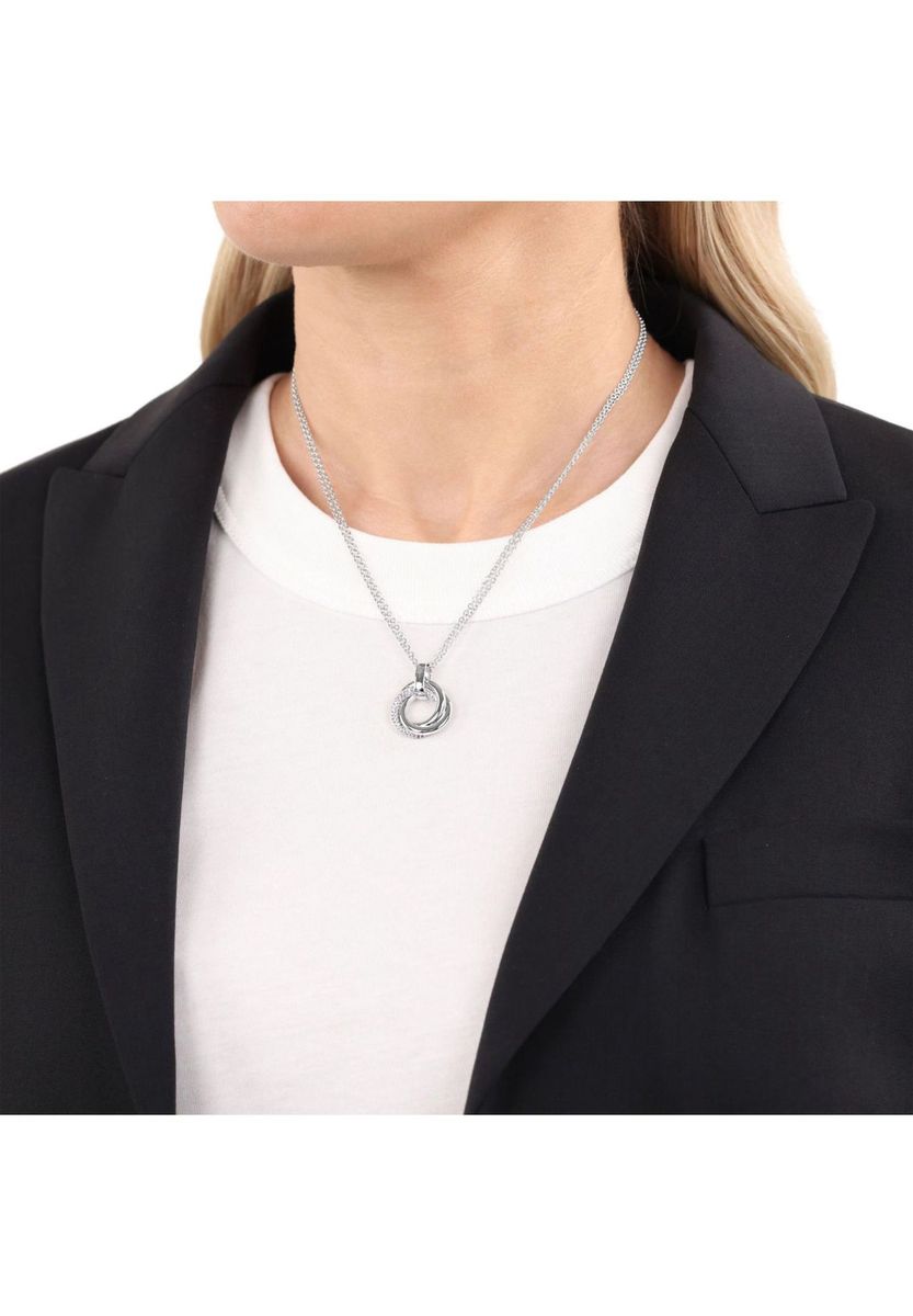 Elegante Halskette mit ineinandergreifenden Ringen