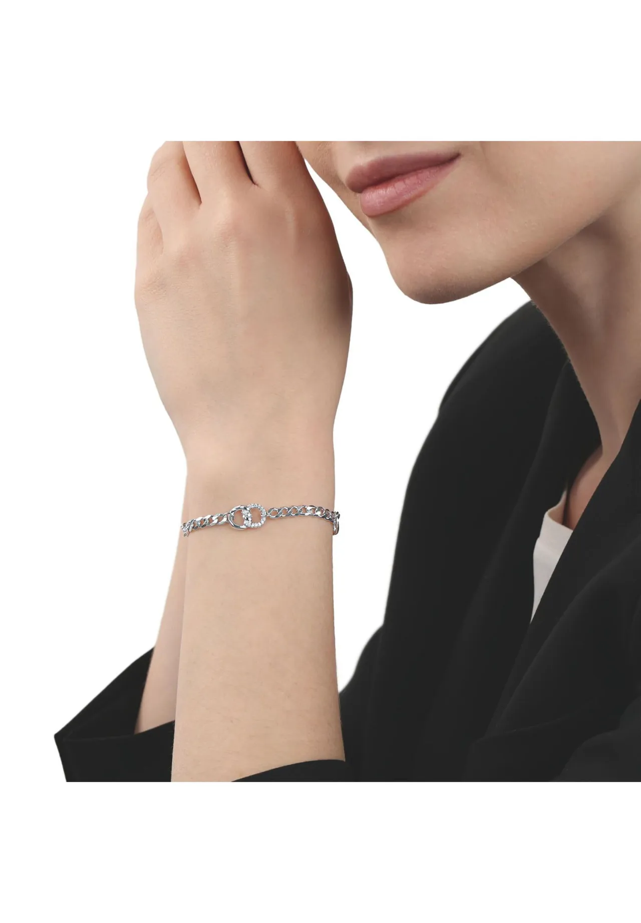 Elegantes Panzerarmband mit ineinandergreifenden Kreisen