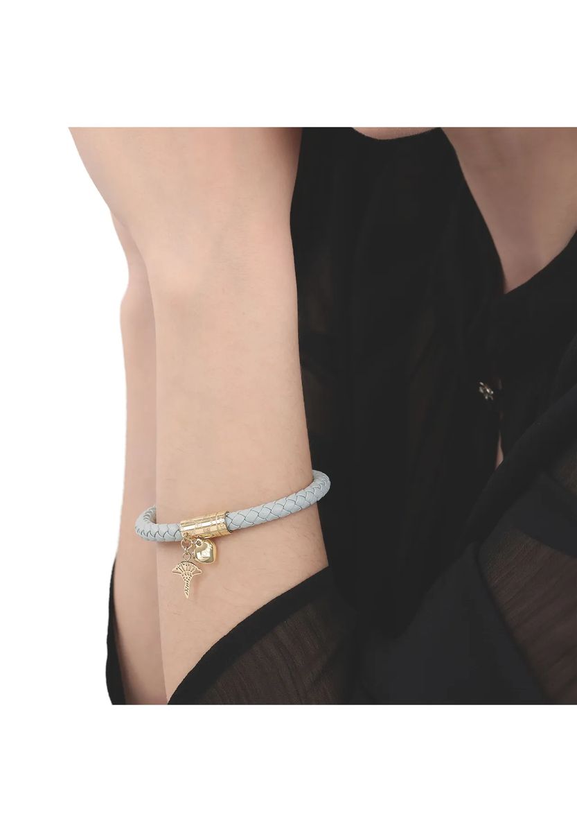 Geflochtenes Armband mit Anhängern
