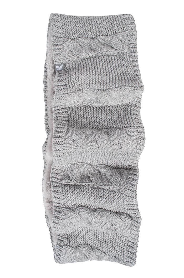 Grobgestrickter Infinity-Schal mit Zopfmuster