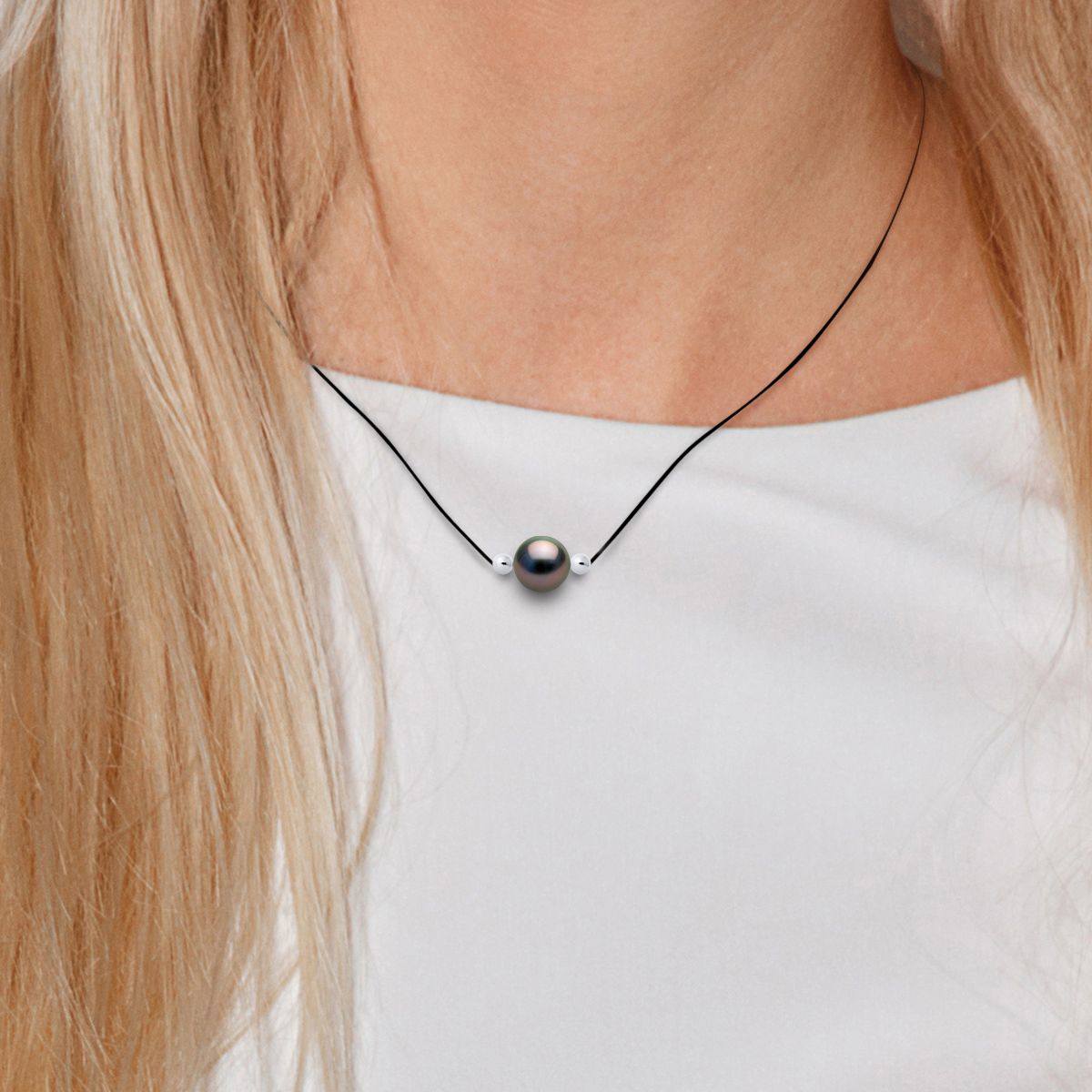 Minimalistische Tahitiperle an Nylonkordel