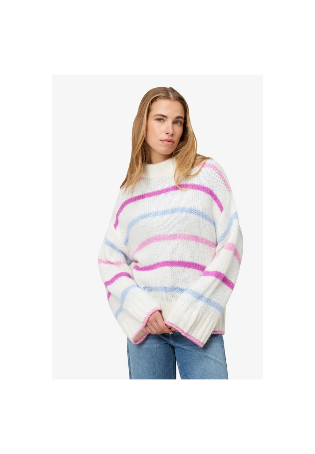 Gestreifter Grobstrickpullover mit Rundhals